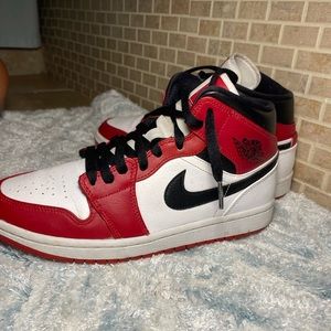 Jordan 1 mid Chicago